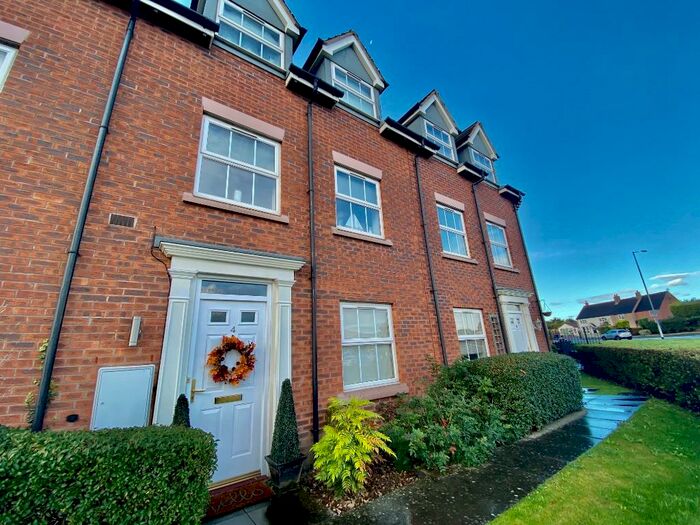 4 Bedroom Town House To Rent In Oak Drive, Tamworth, B78