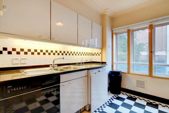 1 Bedroom Flat To Rent In St Martins Lane, Covent Garden, London, WC2H