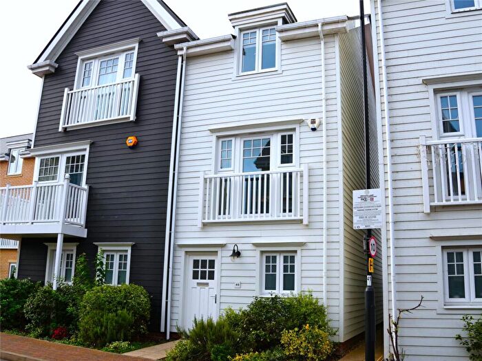 4 Bedroom Semi-Detached House For Sale In New Hampshire Street, Reading, Berkshire, RG2