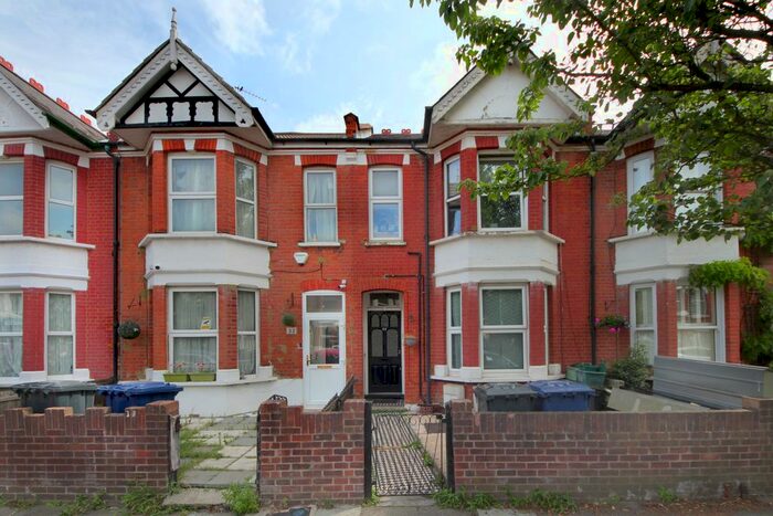 2 Bedroom Flat To Rent In St. Kilda Road, London, W13