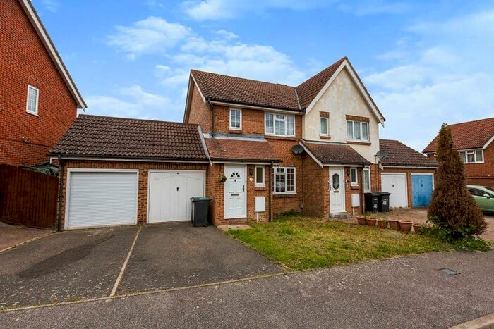 3 Bedroom Semi-Detached House To Rent In Richmond Drive, Gravesend, Kent, DA12