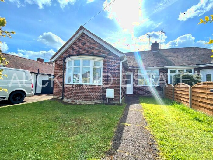 3 Bedroom Semi-Detached Bungalow To Rent In The Drive, Potters Bar, EN6