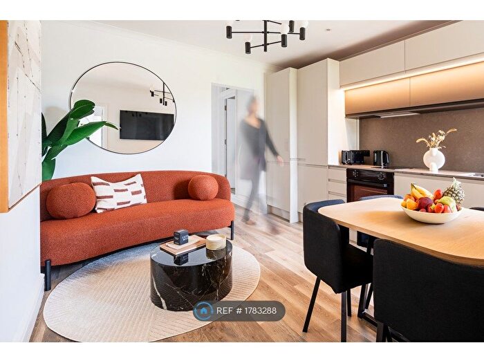 2 Bedroom Flat To Rent In High Street, Northwood, HA6