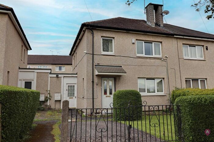 3 Bedroom Semi-Detached House For Sale In Sharrard Close, Hollinsend, Sheffield, S12