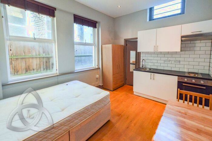 Studio To Rent In Fordwych Road, NW2