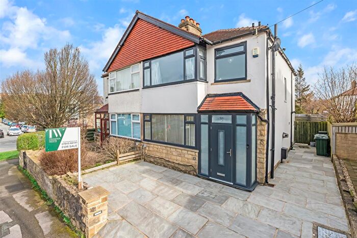 3 Bedroom Semi Detached House For Sale In Thwaites Avenue, Ilkley, LS29