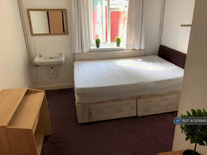 5 Bedroom Flat To Rent In Beaufort Road, Kingston Upon Thames, KT1