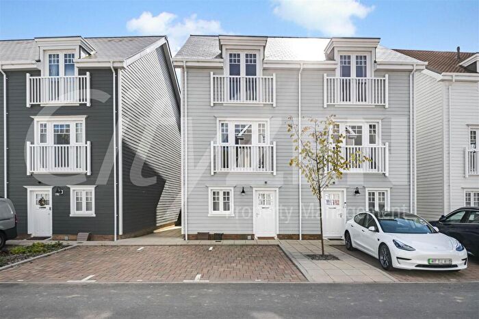 4 Bedroom House For Sale In Maine Street, Reading, RG2