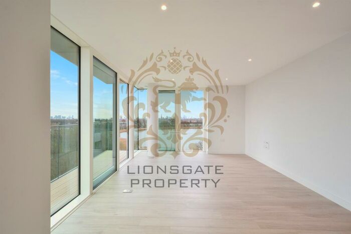 3 Bedroom Apartment To Rent In Skylark Point, N4