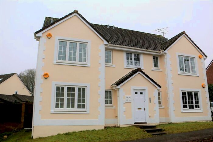 2 Bedroom Flat To Rent In Monarch Close, Basingstoke RG22