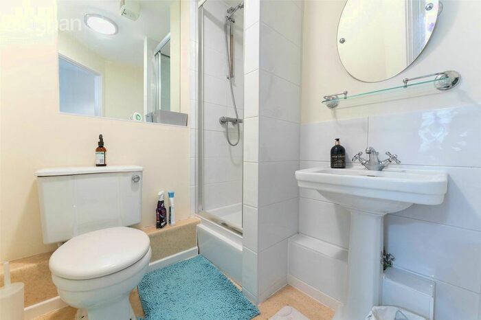 2 Bedroom Flat To Rent In Collingwood Court, The Strand, Brighton, BN2