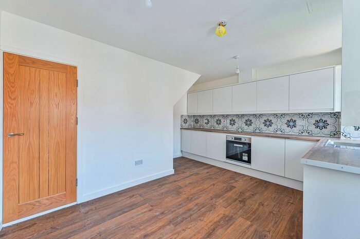 2 Bedroom Flat To Rent In .Somerset Gardens, Norbury, London, SW16