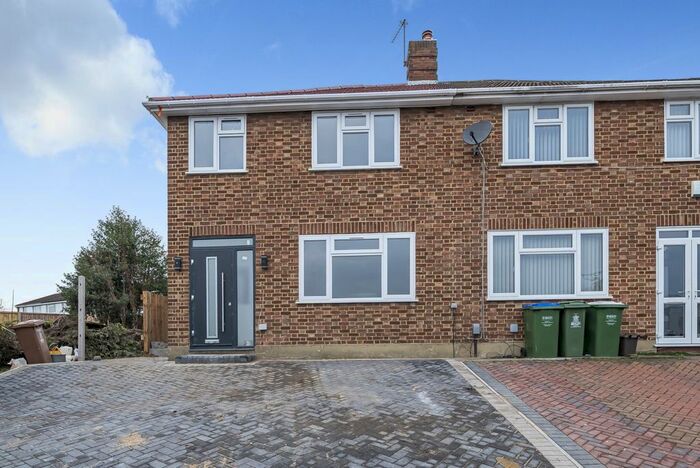 5 Bedroom Semi-Detached House To Rent In South View Close, Bexley, DA5