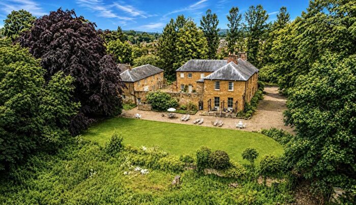 9 Bedroom Detached House For Sale In The Avenue, Flore, Northamptonshire, NN7