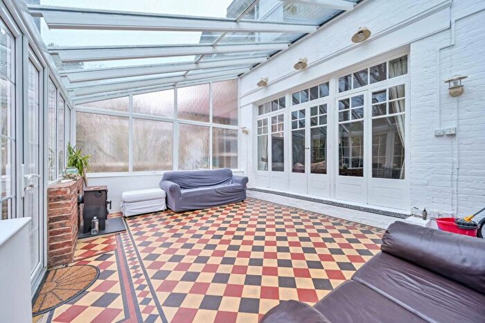 3 Bedroom Flat To Rent In West Park, Eltham North, London, SE9