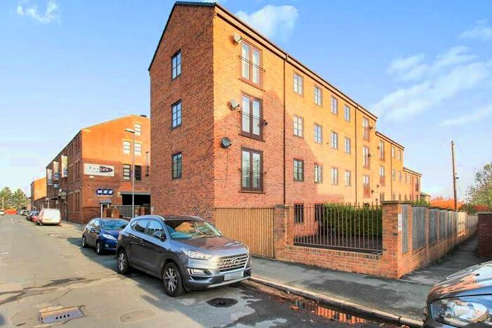 2 Bedroom Flat To Rent In City Court, Morley, LS27