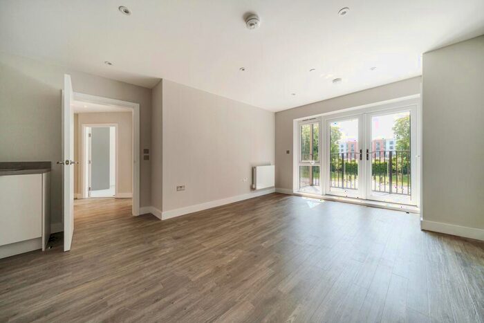 2 Bedroom Flat To Rent In Barley Close Greenhithe, DA9