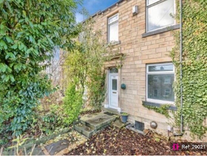 3 Bedroom Semi-Detached House For Sale In Leeds Road, Huddersfield, HD2