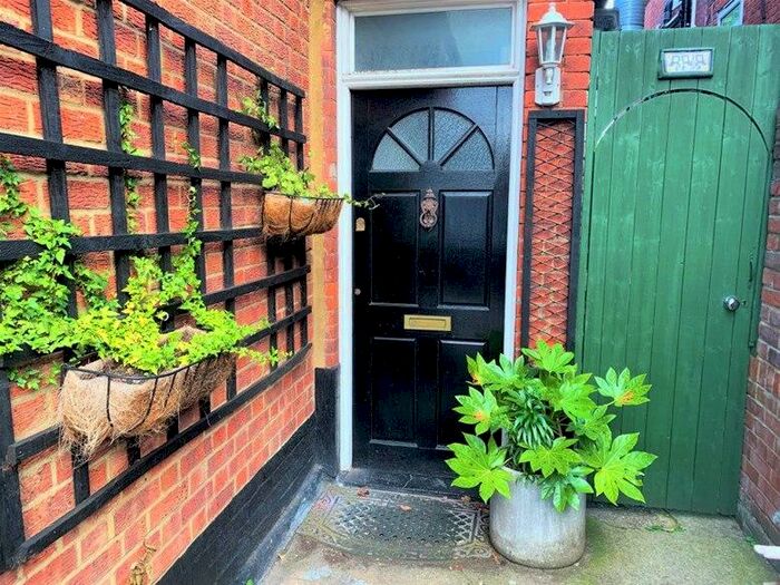 1 Bedroom Flat To Rent In Hatfield Road, St Albans, AL1