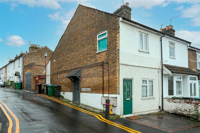 1 Bedroom Flat To Rent In Capel Road, Watford, Hertfordshire, WD19