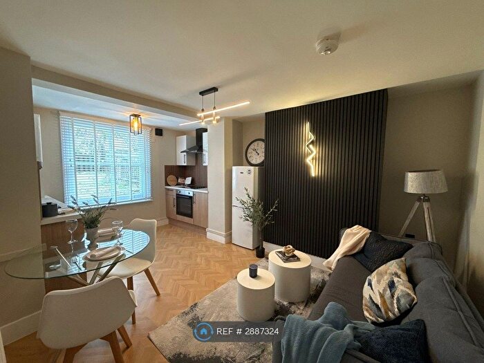 3 Bedroom Flat To Rent In St. Stephens Grove, London, SE13