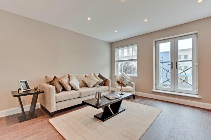 1 Bedroom Apartment For Sale In High Street, Walton-on-Thames, KT12