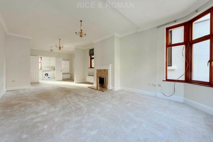 2 Bedroom Flat To Rent In Esher Park Avenue, Esher, KT10