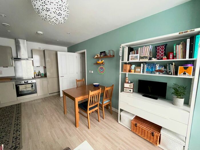 1 Bedroom Flat To Rent In Hardwicks Square, London, SW18