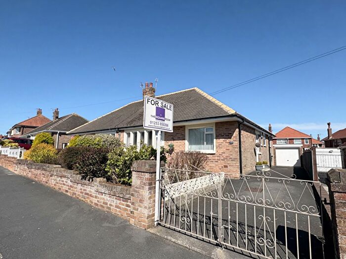 2 Bedroom Bungalow For Sale In Woodridge Avenue, Norbreck, FY5