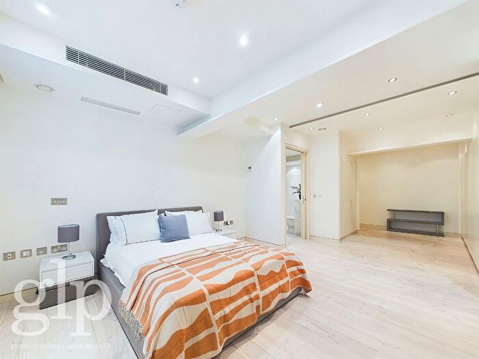 3 Bedroom Flat To Rent In Marshall Street, London, W1F