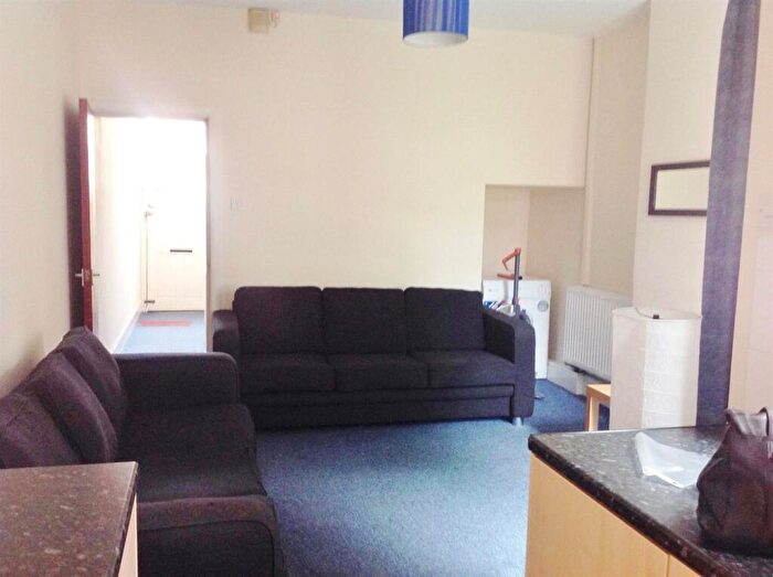 5 Bedroom House To Rent In Luton Road, Birmingham, West Midlands, B29