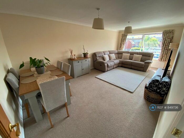 2 Bedroom Flat To Rent In Riversdale, Wimborne, BH21