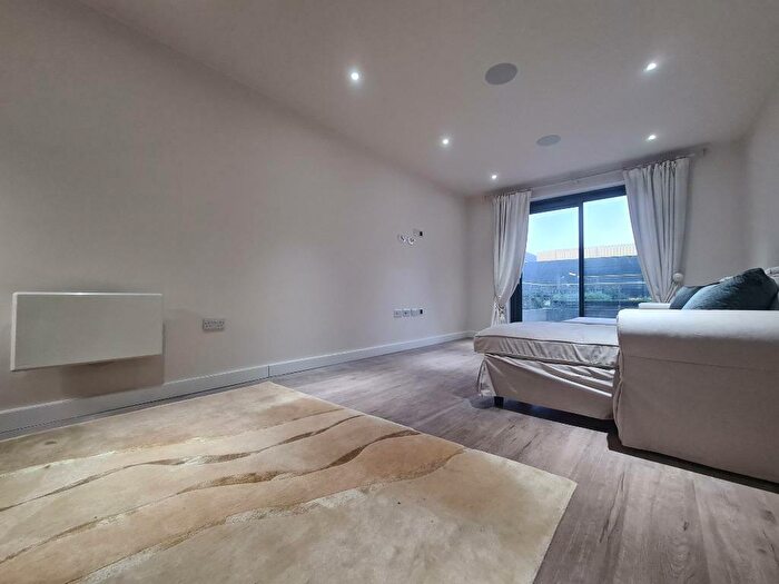 1 Bedroom Flat To Rent In Aerodrome Road, Beaufort Park, London, NW9