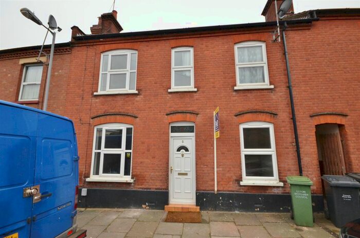 4 Bedroom Terraced House To Rent In Cambridge Street, Luton, LU1