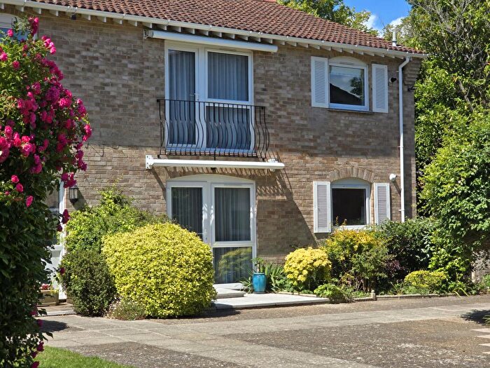 3 Bedroom Flat For Sale In The Cloisters, Belmore Lane, Lymington, Hampshire, SO41