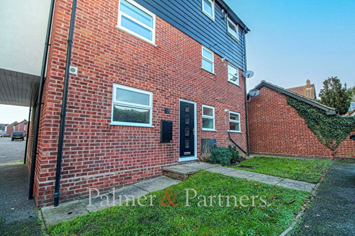 2 Bedroom Maisonette To Rent In Stonecrop, Colchester, Essex, CO4