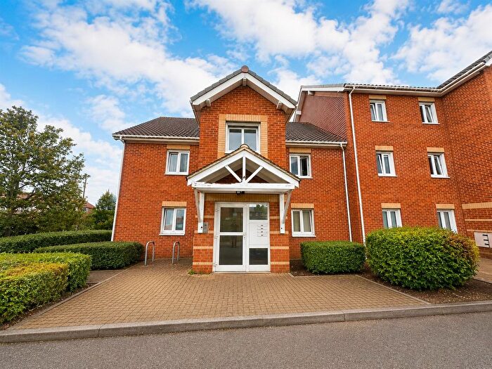1 Bedroom Flat For Sale In Venus Close, Slough, SL2