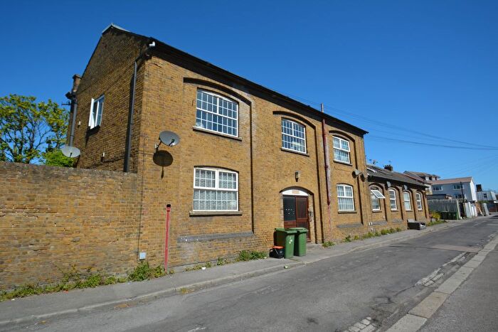 1 Bedroom Flat For Sale In Railway Road, Sheerness, ME12