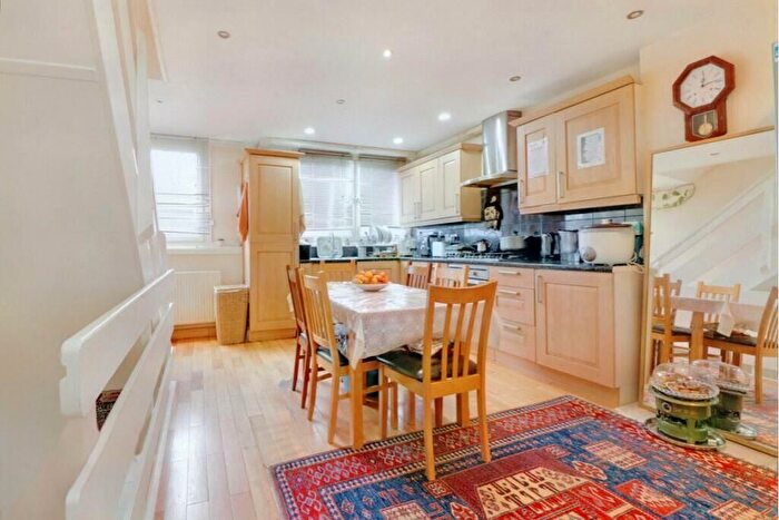 4 Bedroom Property To Rent In Clement Close, London, NW6