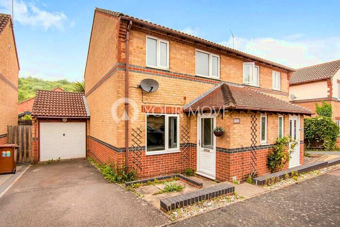 3 Bedroom Semi-Detached House To Rent In Redwing Road, Walderslade, Chatham, Kent, ME5