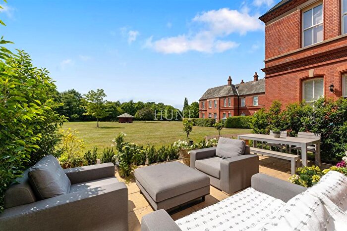 3 Bedroom Flat For Sale In Northumberland House, Woodford Green, IG8