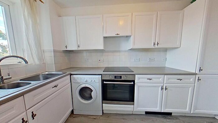 1 Bedroom Apartment To Rent In Ferguson Close, London, E14