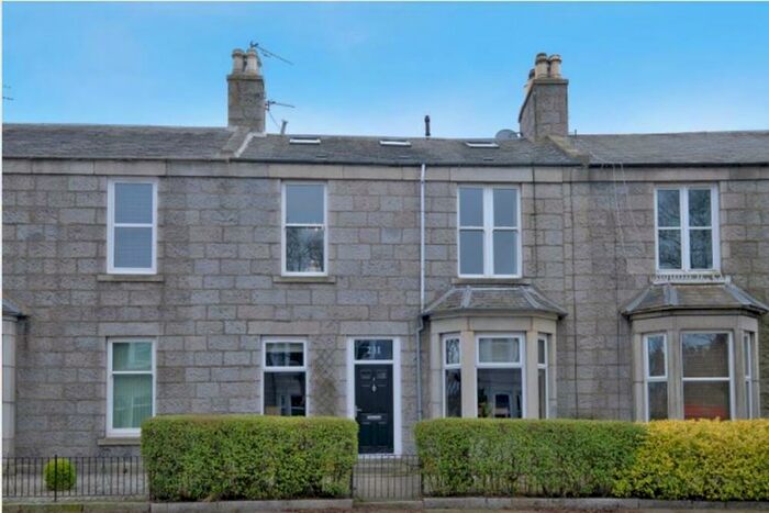 3 Bedroom Flat To Rent In Union Grove, First Floor Left, AB10