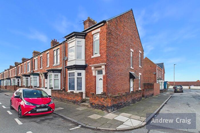 3 Bedroom Flat For Sale In Trajan Street & Roman Road, South Shields, NE33