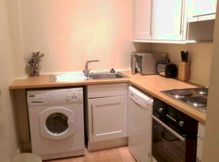 3 Bedroom Flat To Rent In Downfield Place, Dalry, Edinburgh, EH11