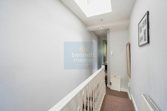 2 Bedroom Flat To Rent In Dollis Road, London, N3