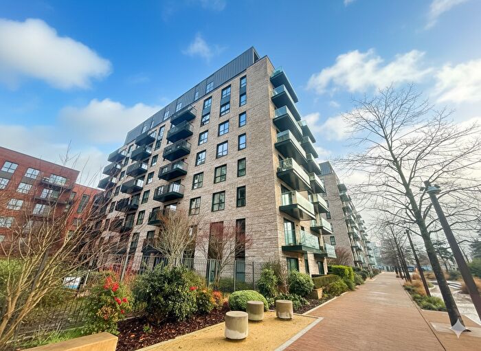 3 Bedroom Flat To Rent In Greenleaf Walk, Southall, UB1