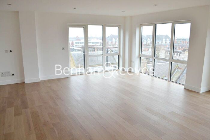 2 Bedroom Flat To Rent In Longfield Avenue, Ealing, W5