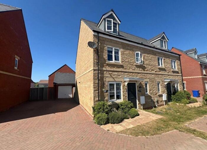 4 Bedroom Semi Detached House For Sale In Fallow Road, Rothwell, NN14