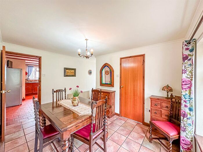 4 Bedroom Detached House For Sale In Upper Lambricks, Rayleigh, SS6